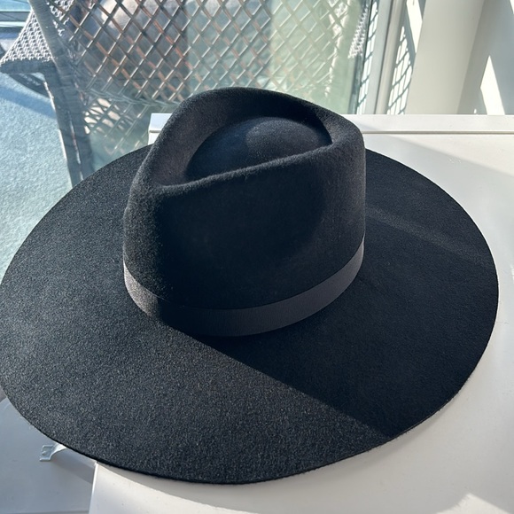 Brand new Tentree rancher hat for sale. - Picture 3 of 3